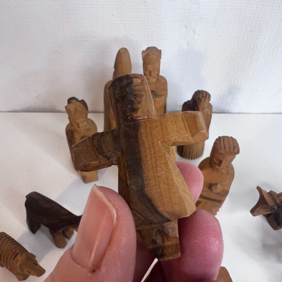 Nativity Scene Wooden Hand Carved Olive Made in Israel VTG 14 PC Set Christmas - Picture 6 of 9